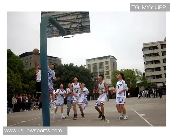 青春飞扬中学女子足球比赛展现拼搏精神与团队协作的魅力